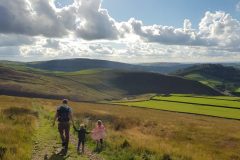 Nearby-views-Peak-District-hill-walk-2-rotated